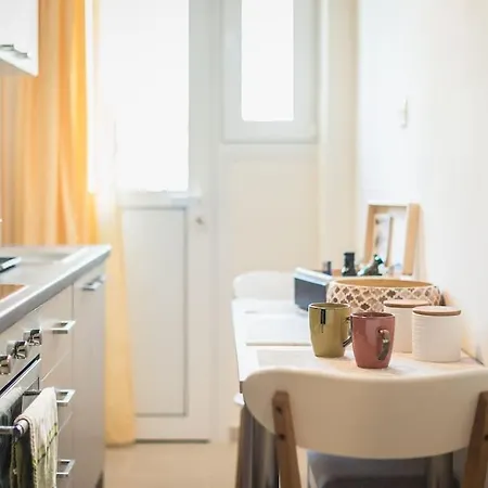 Apartment Over The Town Urban 1br Apt. 7' To Thiseio Metro