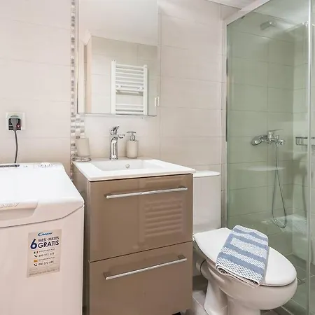 Over The Town Urban 1br Apt. 7' To Thiseio Metro * Athens