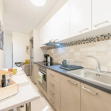 Apartment Over The Town Urban 1br Apt. 7' To Thiseio Metro *