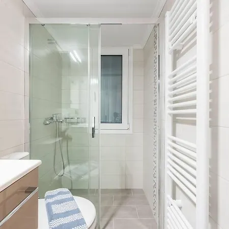Over The Town Urban 1br Apt. 7' To Thiseio Metro